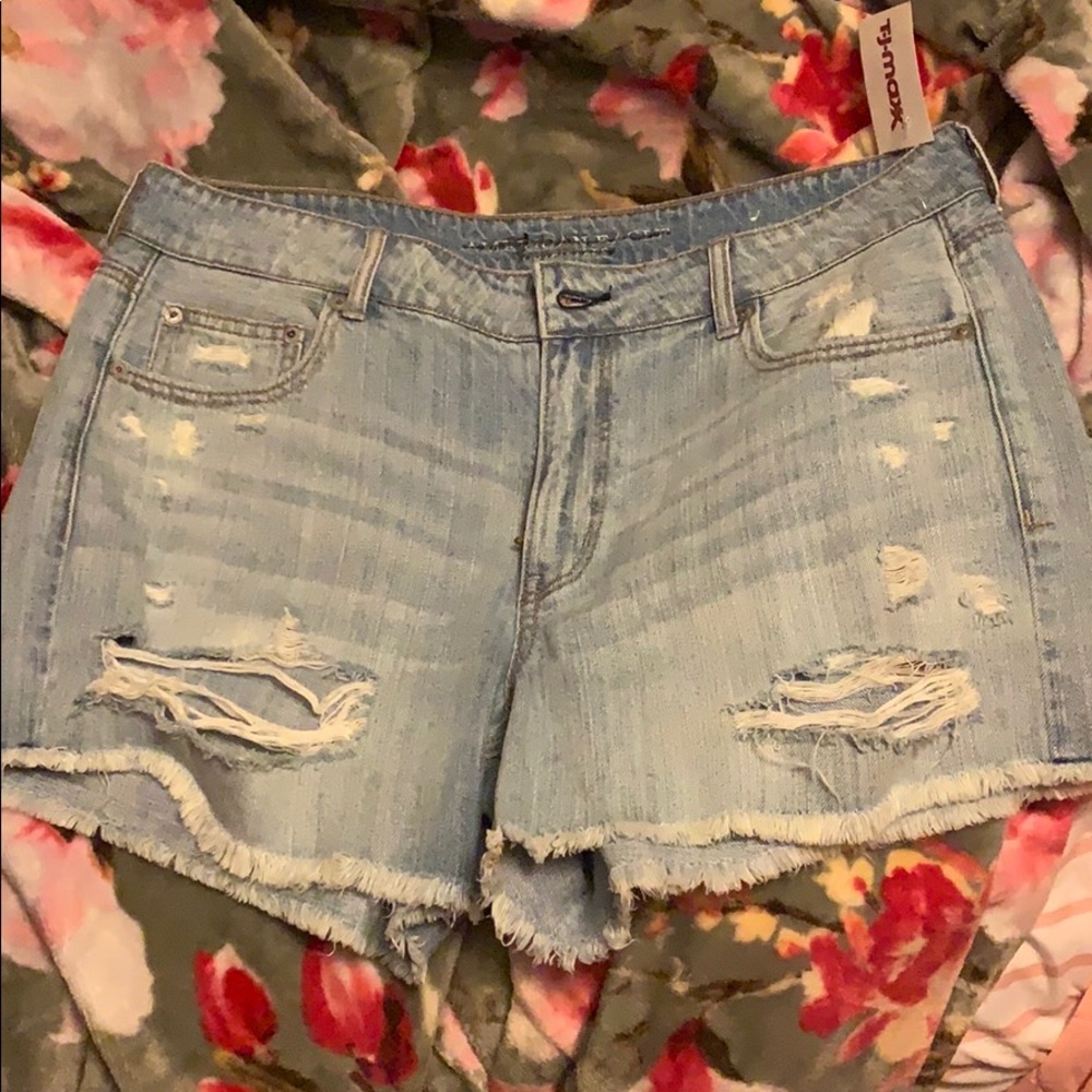 American Eagle ripped shorts
